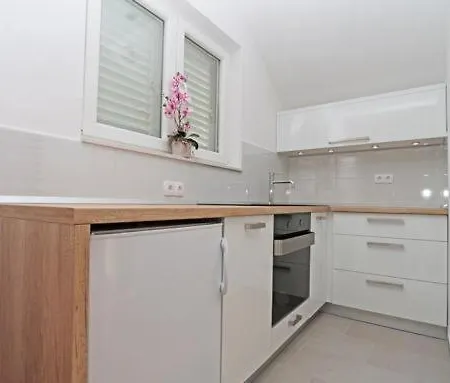 Ivo Apartment *